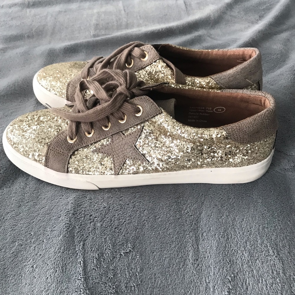 Gold Chucks - Picture 2 of 4